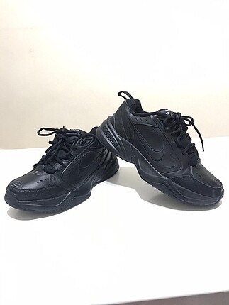 Nike monarch