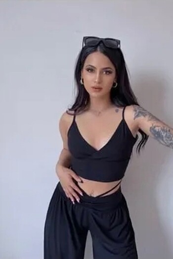 Siyah ip askılı kruvaze crop
