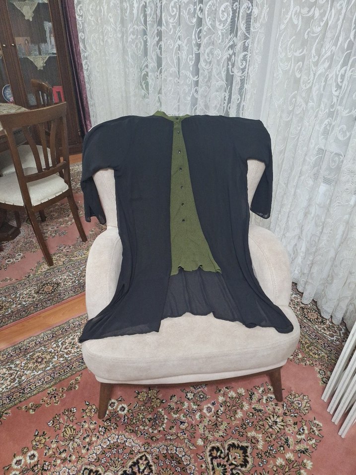 Uzun Kollu Siyah Gotik Kadın Cübbesi - Görsel 2