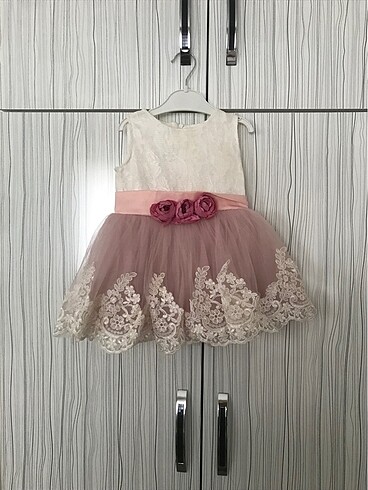 Pembe elbise
