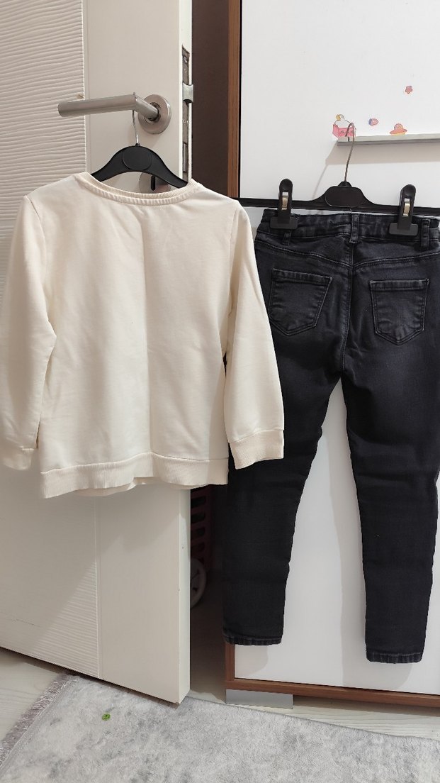 sweatshirt ve kot pantolon - Görsel 2