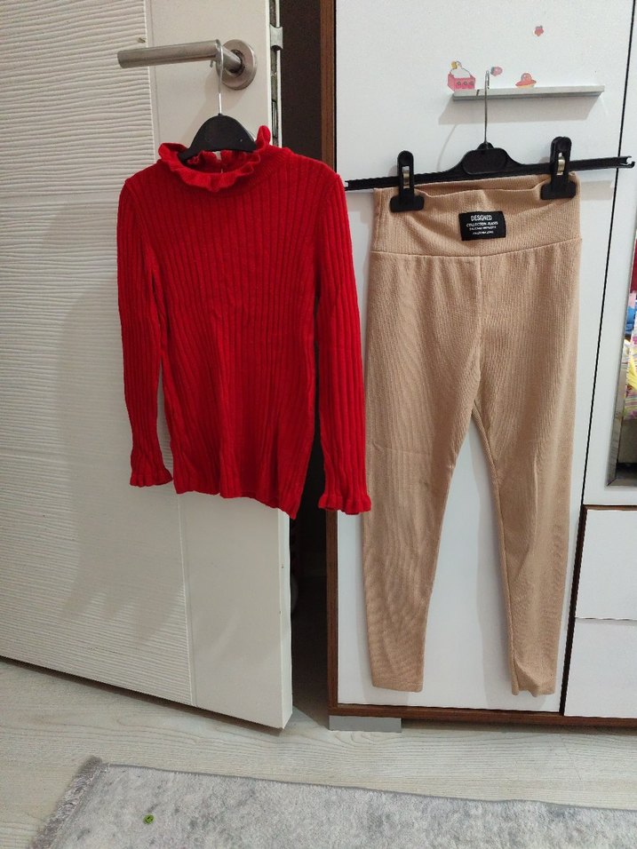 Kırmızı Yüksek Yakalı Örgü Kadın Kazak ve tayt - Görsel 3