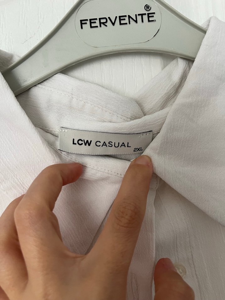 Düğmeli Beyaz Keten Kadın Gömlek - Görsel 3