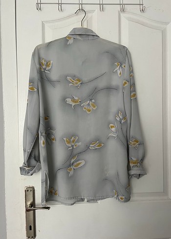 Gri Çiçekli Düğmeli Kadın Gömlek - Görsel 2