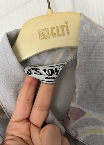 Gri Çiçekli Düğmeli Kadın Gömlek - Görsel 3