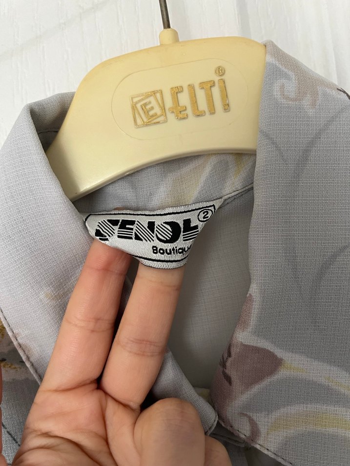 Gri Çiçekli Düğmeli Kadın Gömlek - Görsel 3