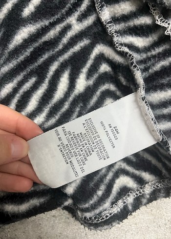 Kız Çocuk Kapüşonlu Zebra Desenli Kürklü Mont - Görsel 4