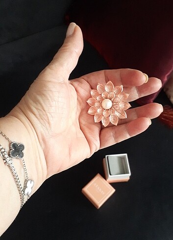 Diğer Atasay marka Lotus çiçeği broş