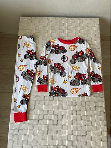 Erkek çocuk pijama takımı