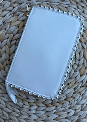 Minimalist Zincir Detaylı Beyaz Kadın El Zinciri - Görsel 3