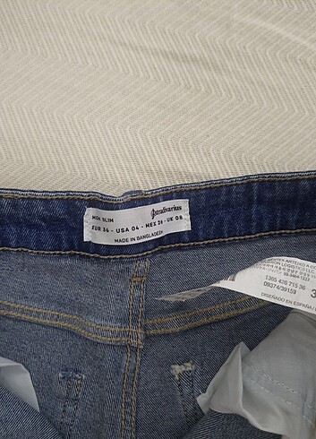 26 Beden mavi Renk Stradivarius jean şort
