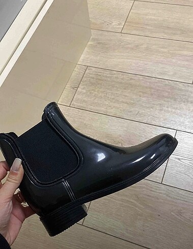 Yağmur çizmesi