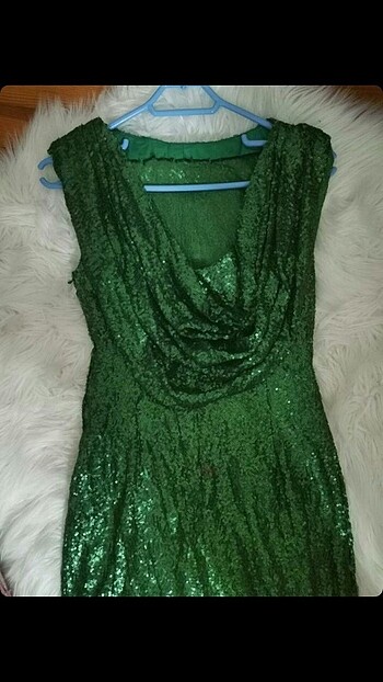 Yeşil payetli elbise