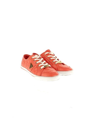 Guess Guess Klasik Ayakkabı %70 İndirimli.