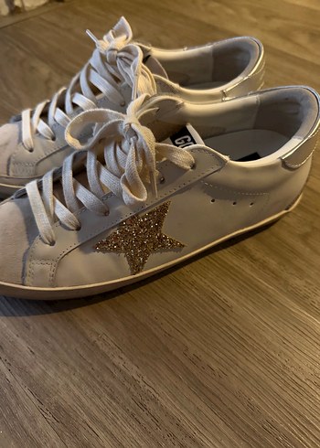 Golden Goose Deluxe Beyaz Suet Sneaker Siklik Ve Rahatlik Bir Arada