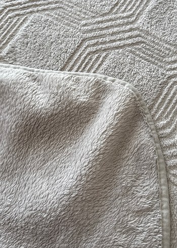 Gri Düz Desenli Yatak Örtüsü - Görsel 3