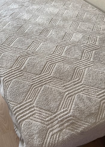 Gri Düz Desenli Yatak Örtüsü - Görsel 2