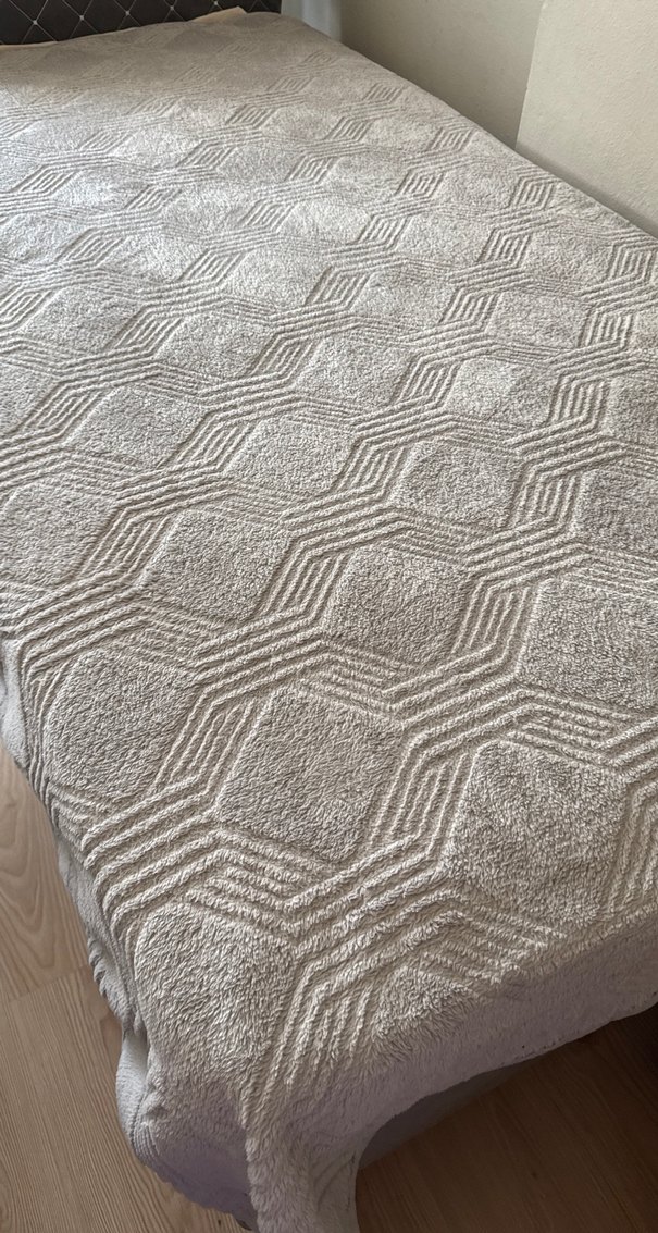 Gri Düz Desenli Yatak Örtüsü - Görsel 2