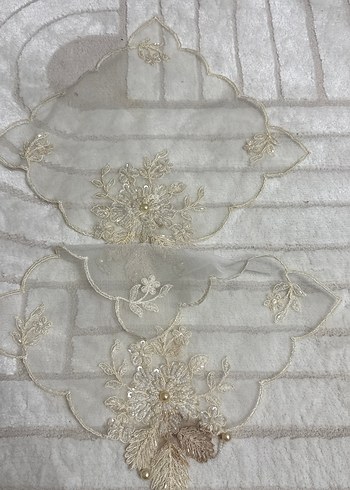 İşlemeli Beyaz Parlak Masa Örtüsü - Görsel 2