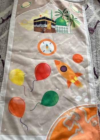 Çocuklar için renkli baskılı tekstil seccade - Görsel 2