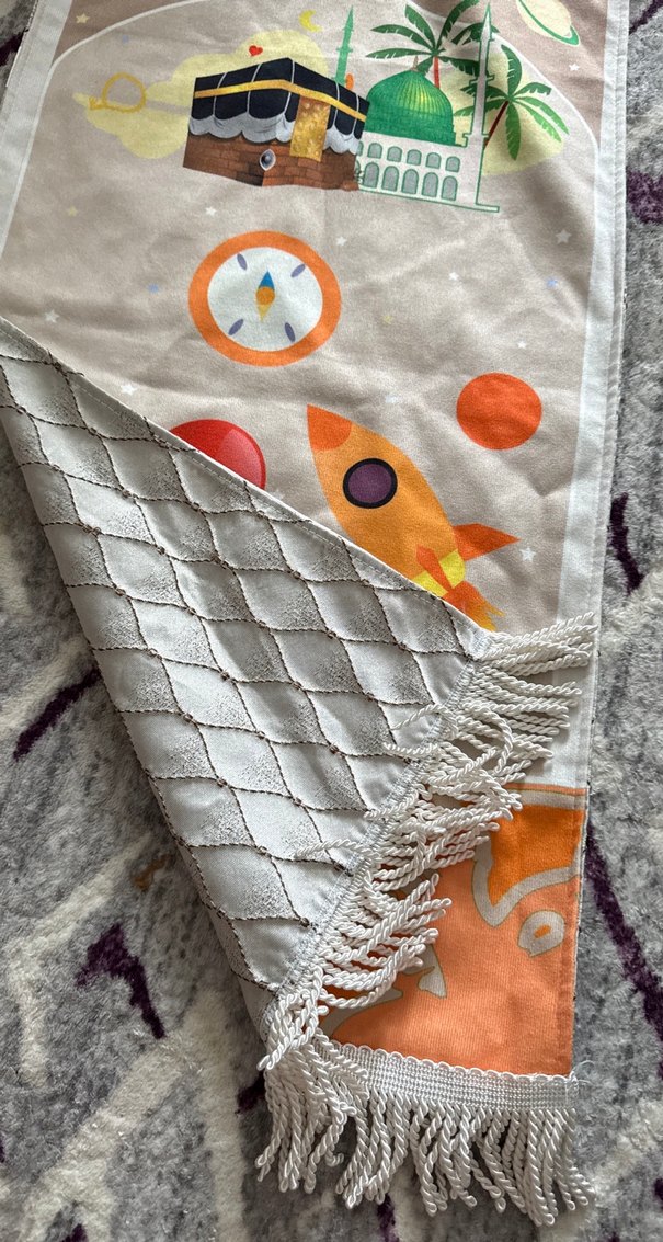 Çocuklar için renkli baskılı tekstil seccade - Görsel 3