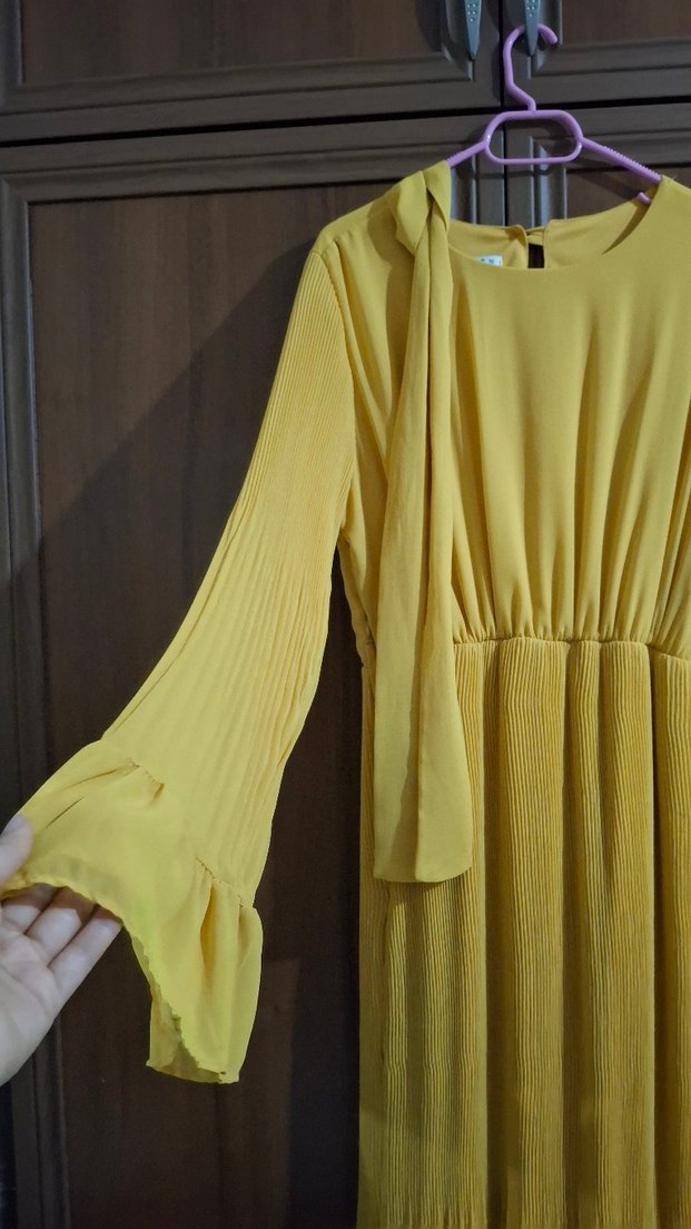 Pilise Detaylı Uzun Sarı Elbise - Görsel 4