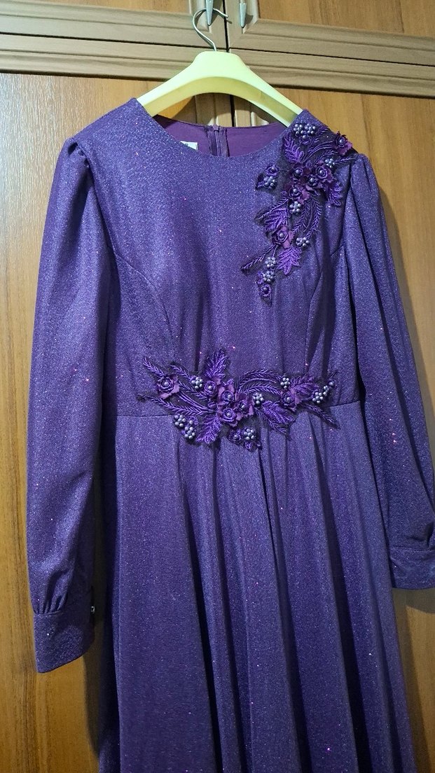 Uzun Kollu Mor Nakışlı Abiye Elbise - Görsel 2