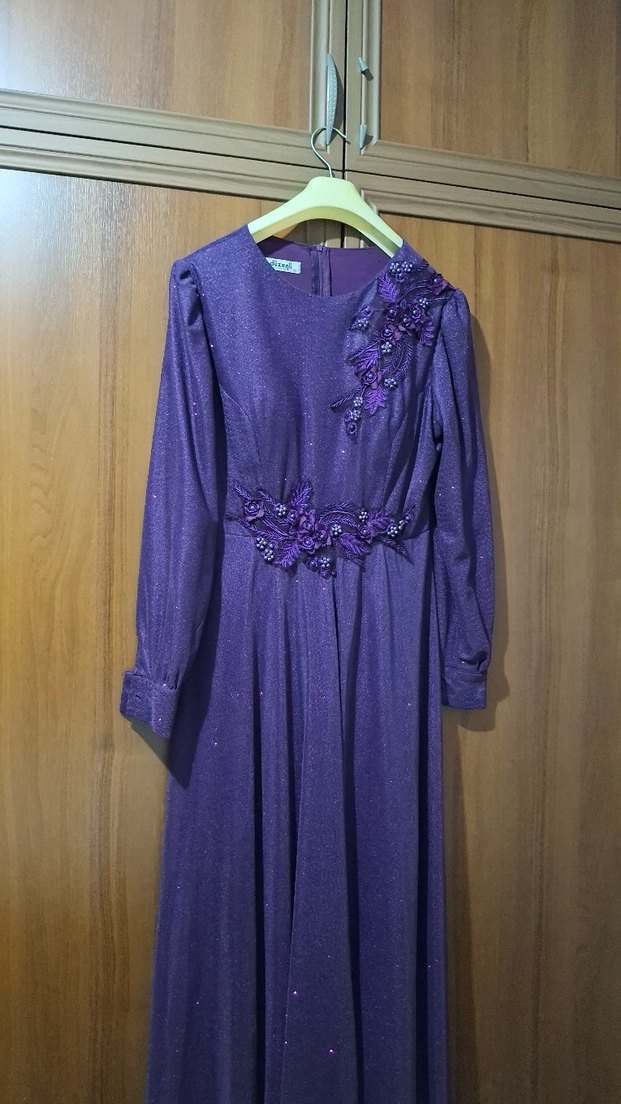 Uzun Kollu Mor Nakışlı Abiye Elbise - Görsel 4