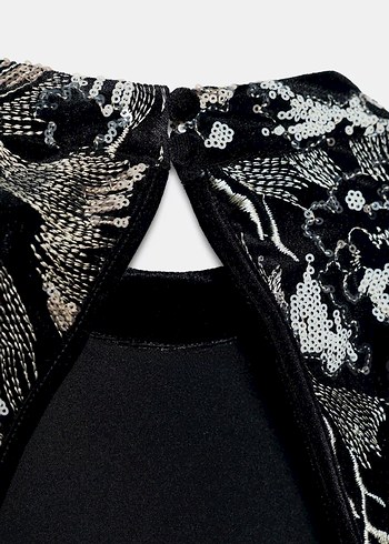 Uzun Kollu Yüksek Yakalı Payetli Desenli Elbise - Görsel 3