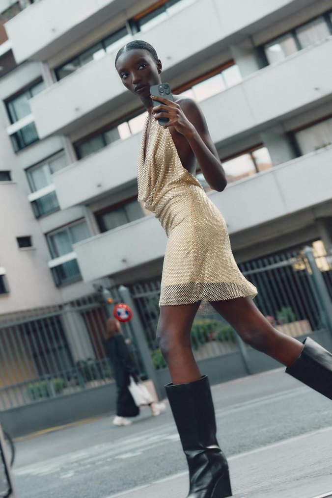 Altın Renkli Taşlı Mini Halter Elbise - Görsel 3