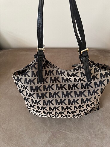  Beden siyah Renk Michael Kors çanta (orijinal)