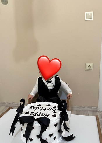 Erkek bebek Beyaz Siyah Fiyonklu Doğum Günü kıyafeti ve Bebek - Görsel 2