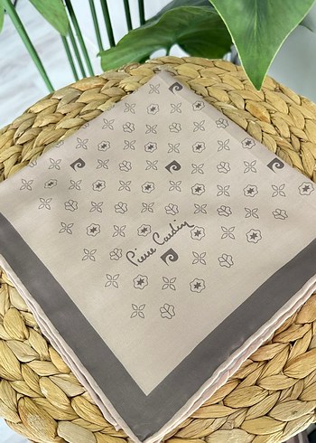 Kahverengi Fırfırlı Kadın eşarp - Görsel 10