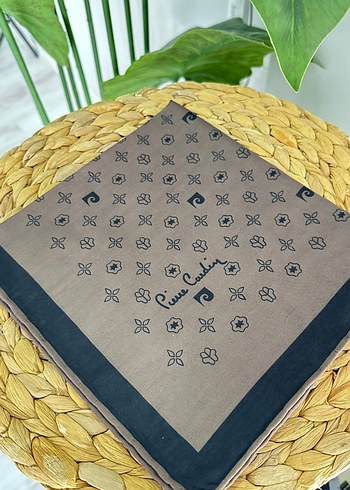 Kahverengi Fırfırlı Kadın eşarp - Görsel 3