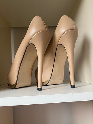 40 Beden ten rengi Renk Zara topuklu altın detaylı stiletto