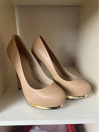 Zara Zara topuklu altın detaylı stiletto