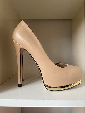 Zara topuklu altın detaylı stiletto