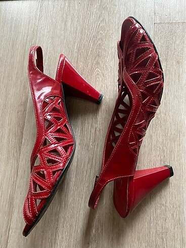 36 Beden kırmızı Renk Kırmızı rugan ayakkabı