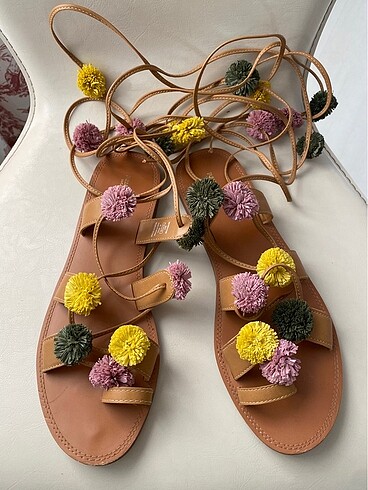 Pull & bear ponponlu sandalet