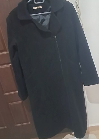 Siyah Fermuarlı Uzun Kadın Kaban