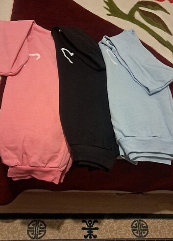 3 aynı model renkleri farklı kız çocuk sweatshirt 