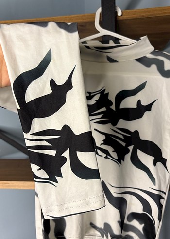 Uzun Kollu Baskılı Beyaz Bluz - Görsel 5