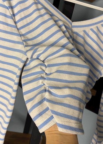 Uzun Kollu V Yakalı İnce Çizgili Kadın Bluz - Görsel 5