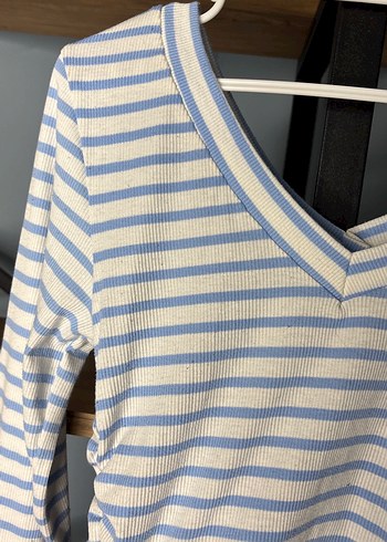 Uzun Kollu V Yakalı İnce Çizgili Kadın Bluz - Görsel 3