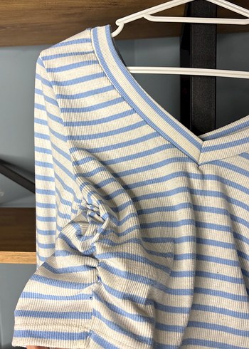 Uzun Kollu V Yakalı İnce Çizgili Kadın Bluz - Görsel 2