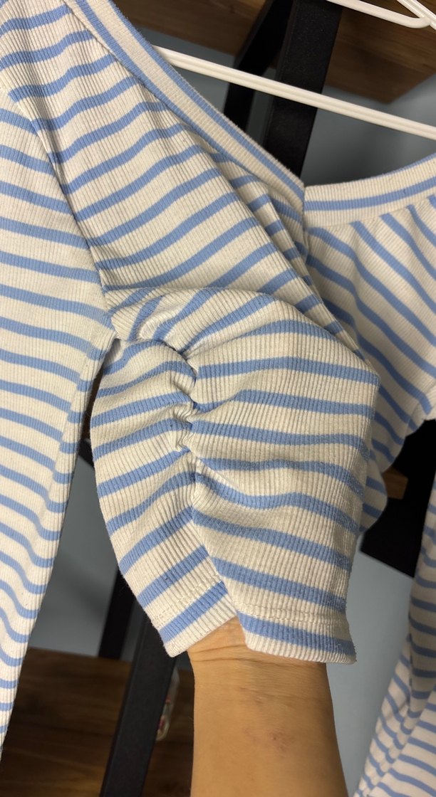 Uzun Kollu V Yakalı İnce Çizgili Kadın Bluz - Görsel 5