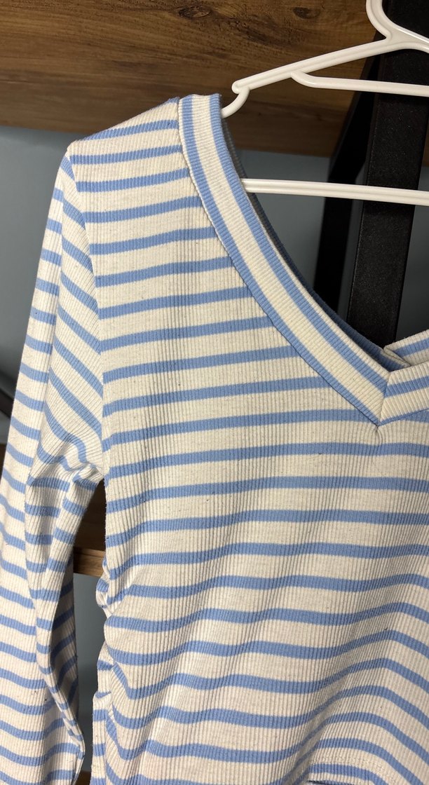 Uzun Kollu V Yakalı İnce Çizgili Kadın Bluz - Görsel 3