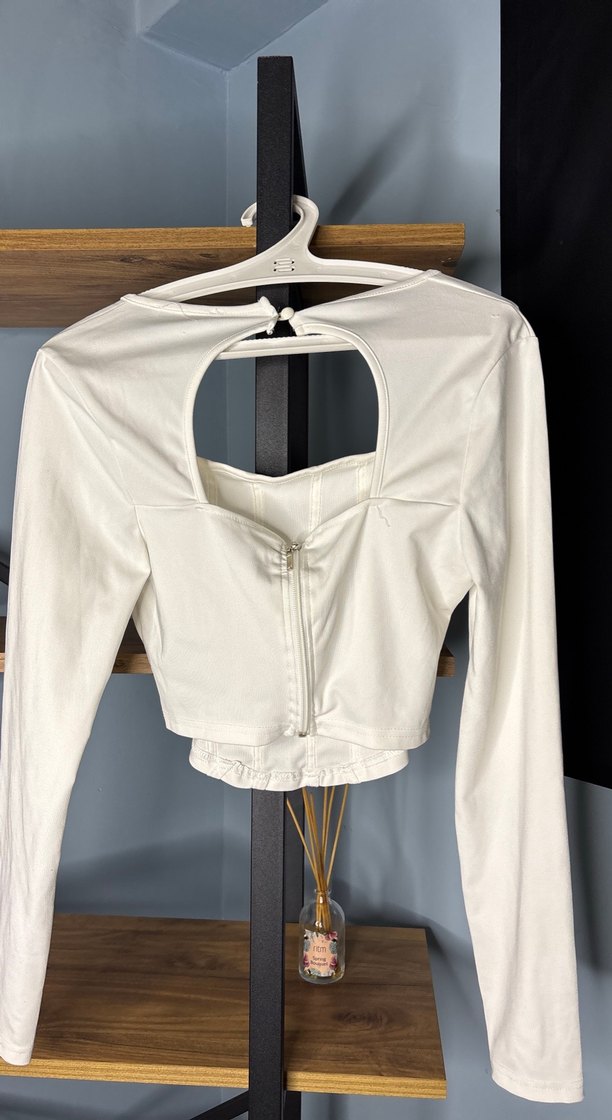 Beyaz V Yaka Uzun Kollu Kadın Bluz - Görsel 4