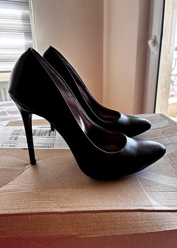 Diğer Siyah Stiletto Topuklu Kadın Ayakkabı