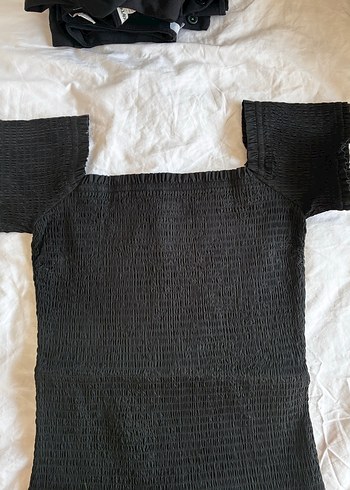 Omuzları Açık Siyah Büzgülü Midi Elbise - Görsel 4